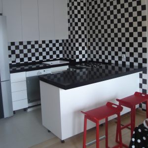 kerrock crno-bijela kuhinja